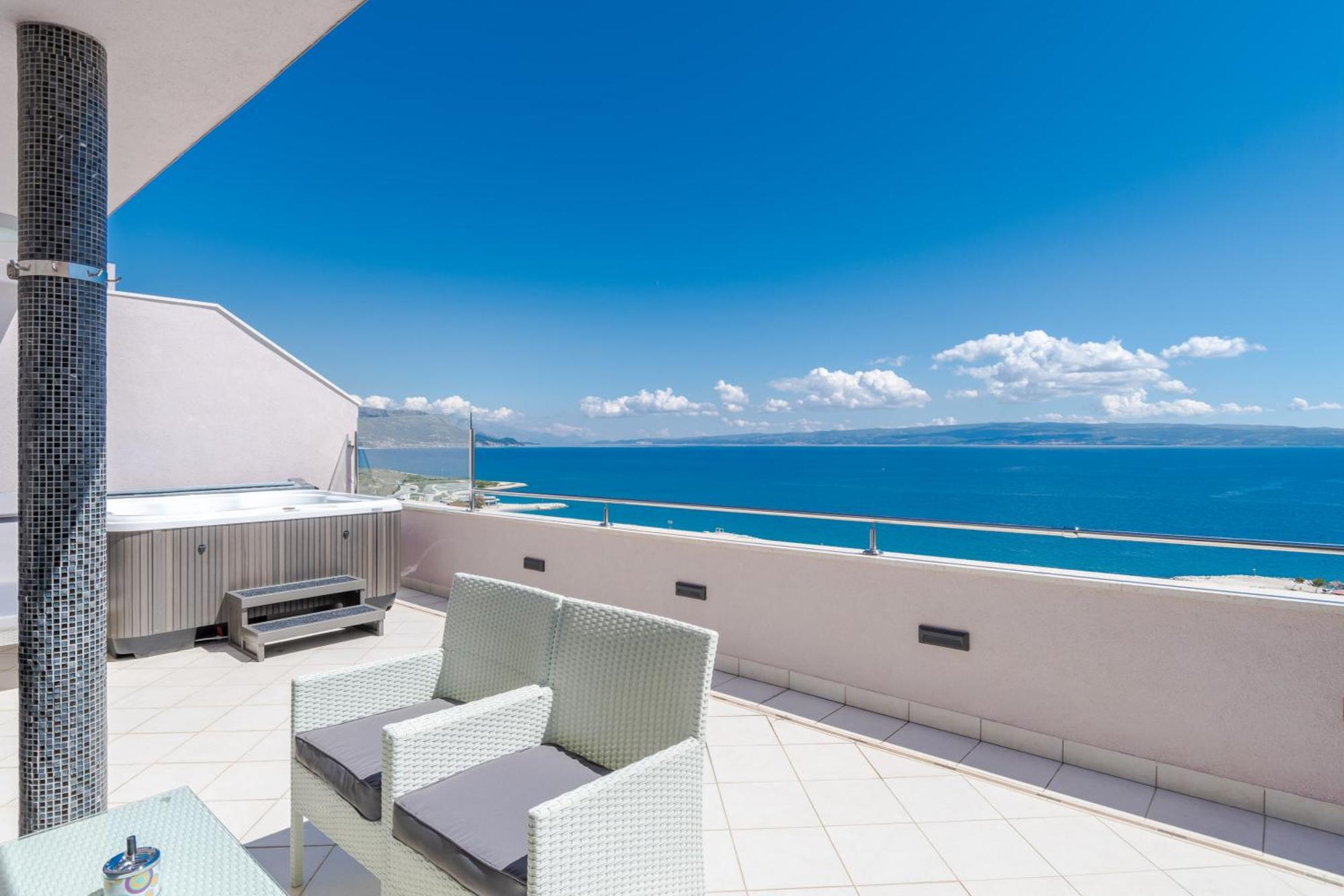 Penthouse With Terrace And Hot Tub - Ivan Apartmán